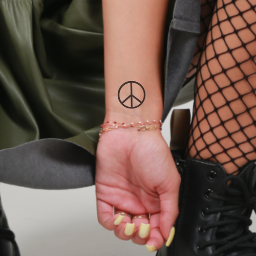 Peace and love-tatovering