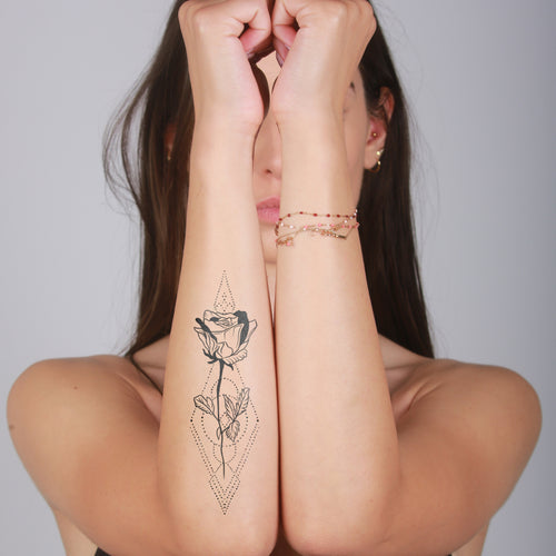 tatouage ephemere grande rose style elegant et romantique