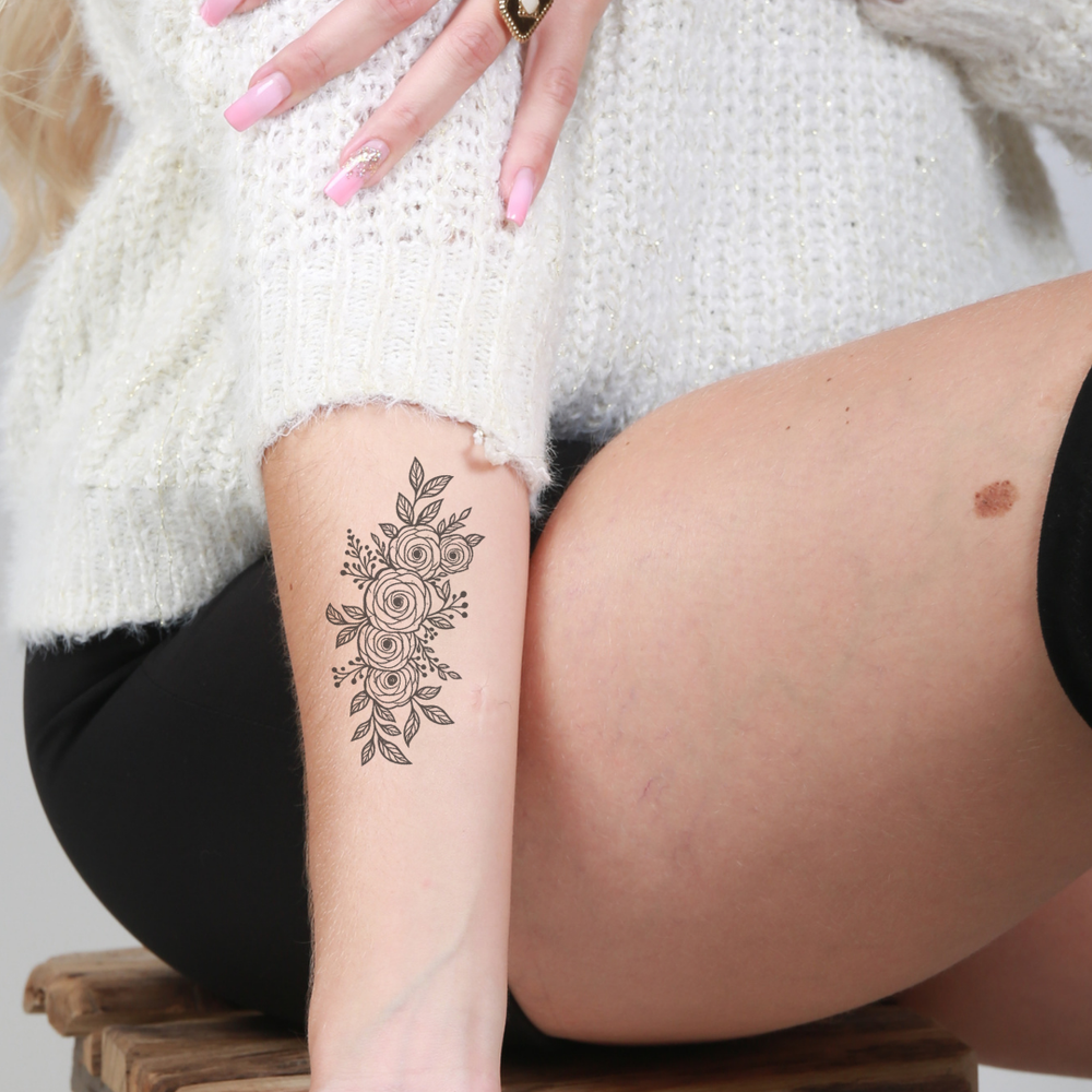 Tatouage rose pour femme