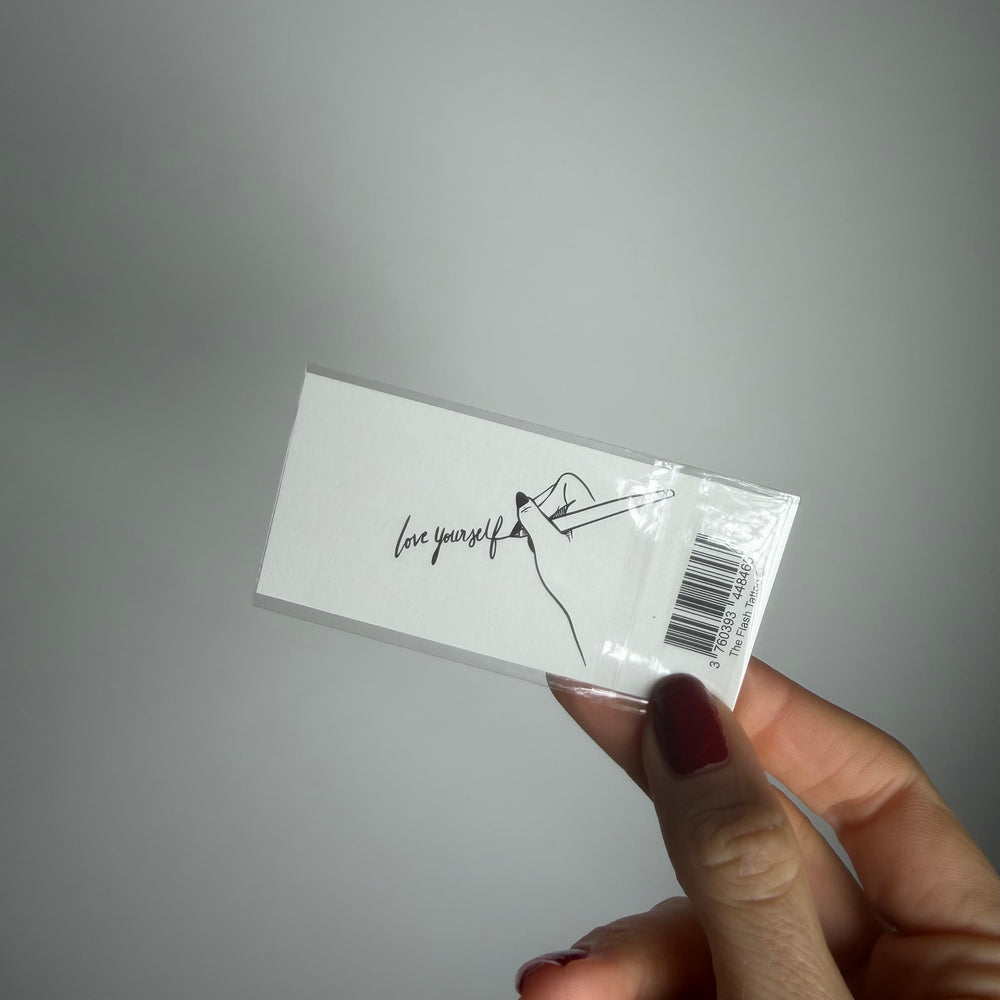 Tatouage ephemere citation love yourself